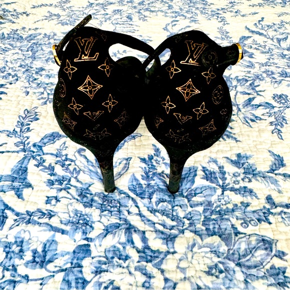 LOUIS VUITTON BLACK SUEDE HEELS METALLIC GOLD LV LOGO PRINT IT SIZE 37 - Picture 10 of 10